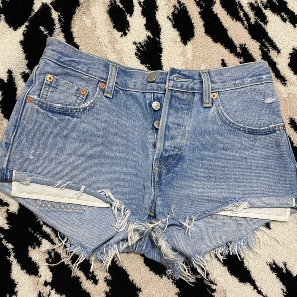 Levi’s 501 Original High Rise Women shorts. W25.